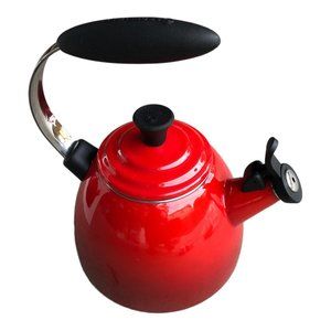 NEW Le Creuset 1.5Q / 1.4L Classic Whistling Tea Kettle Cherry Red Enamel
